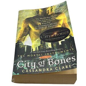 city of bones paperback book by cassandra clare 2007 English READ